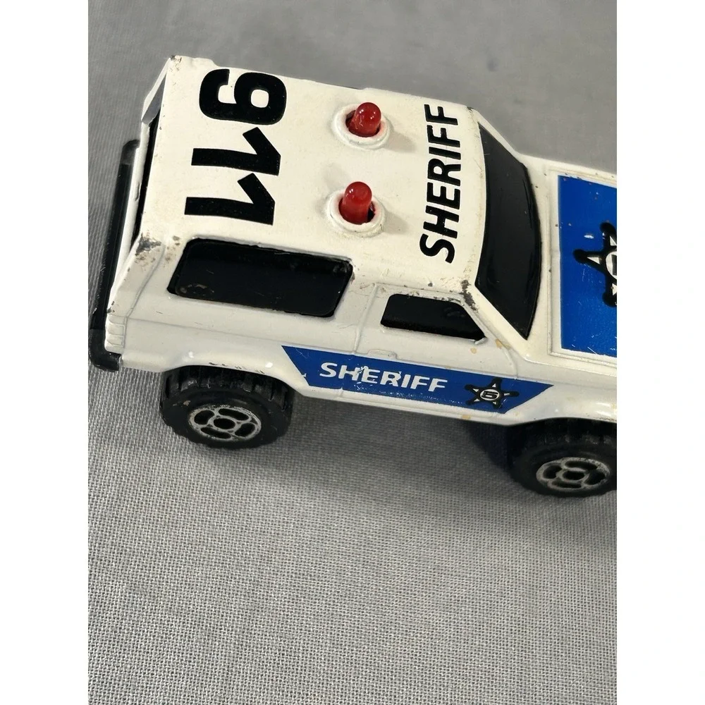 vintage Majorette Sonic Flashers 1:64 scale diecast Ford Bronco Sheriff SUV